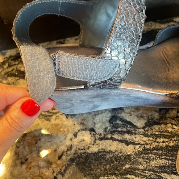 Size 9 Johnston and Murphy Wedge Sandals - Picture 3 of 7